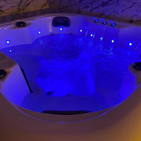 Jacuzzi Apartament Old Town Klaipėda Dış mekan fotoğraf
